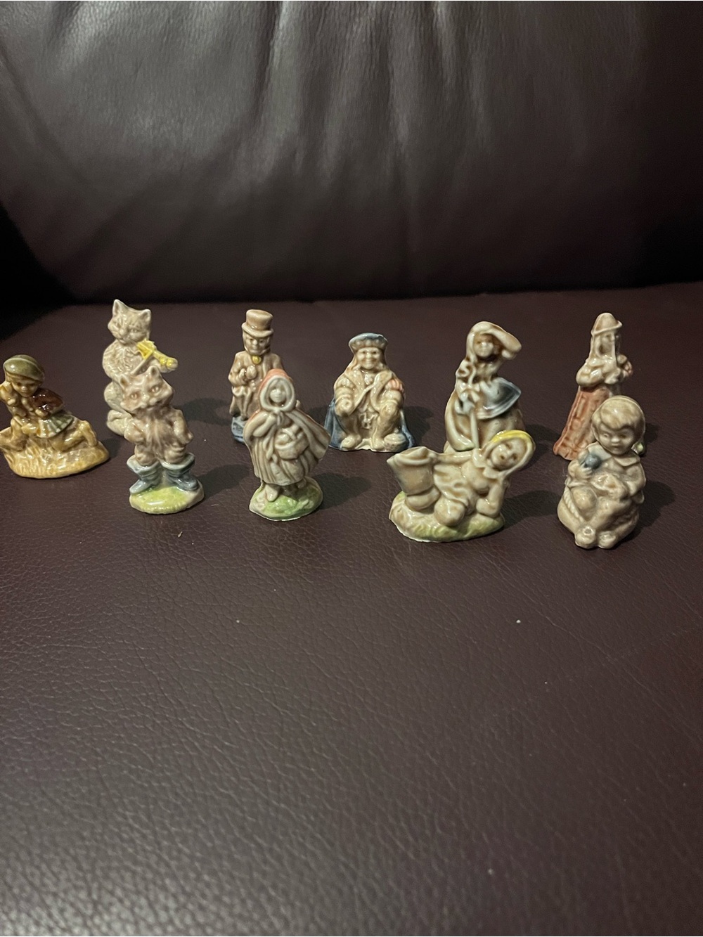 10 Antique red rose tea wades nursery rhyme collection Home Art Sculpture - Picture 1 of 11